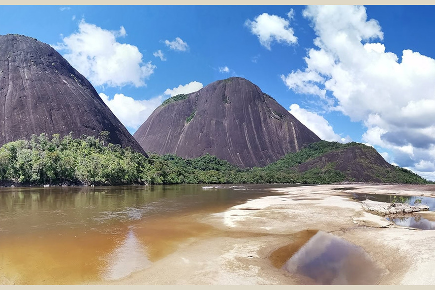 by Johnnier Arango Mavicure hills Inirida