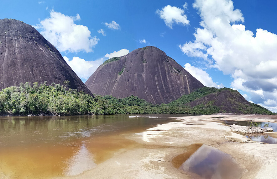 by Johnnier Arango Mavicure hills Inirida